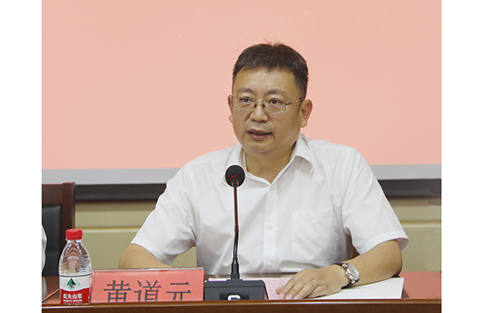 拼搏中国董事长黄道元介绍公司整体发展概况