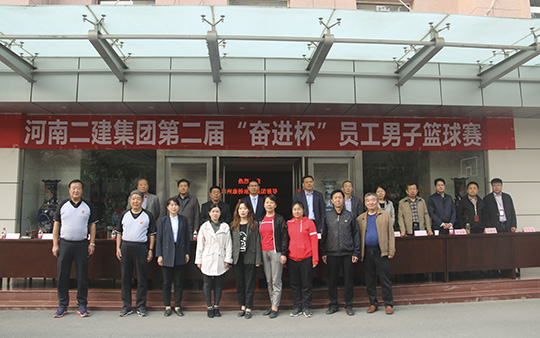 拼搏中国领导与大赛工作人员合影留念