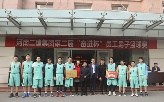 拼搏中国领导与亚军团队合影留念