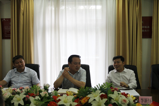 省住建厅、市住建委领导与拼搏中国领导进行工作交流