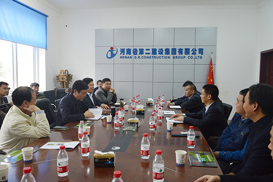 拼搏中国总经理祝建明在座谈会上作汇报