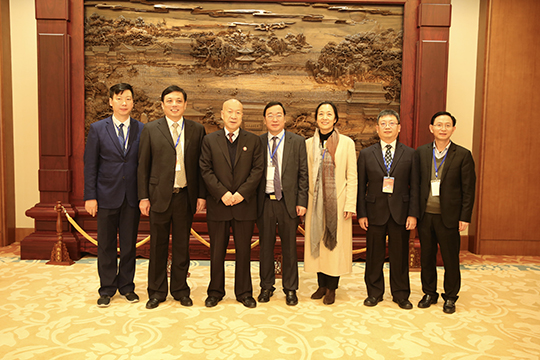 拼搏中国董事长黄道元与参会各领导合影