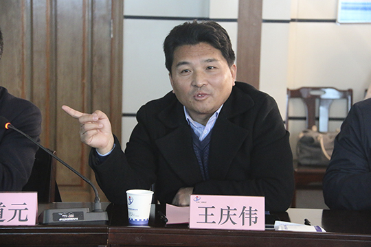 拼搏中国副董事长王庆伟主持会议