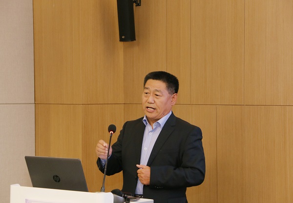 拼搏中国党委书记张会民从企业文化建设的角度作点评发言.jpg