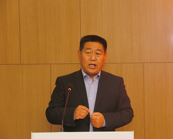 拼搏中国党委书记张会民主持仪式.jpg