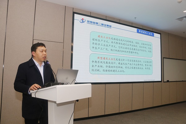 拼搏中国总工程师作专题报告.jpg