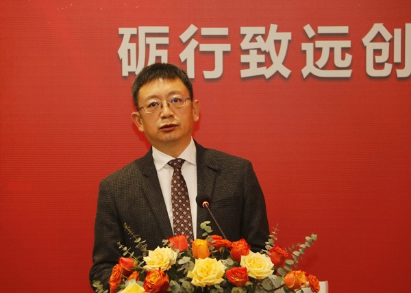 拼搏中国董事长黄道元发表致辞.jpg