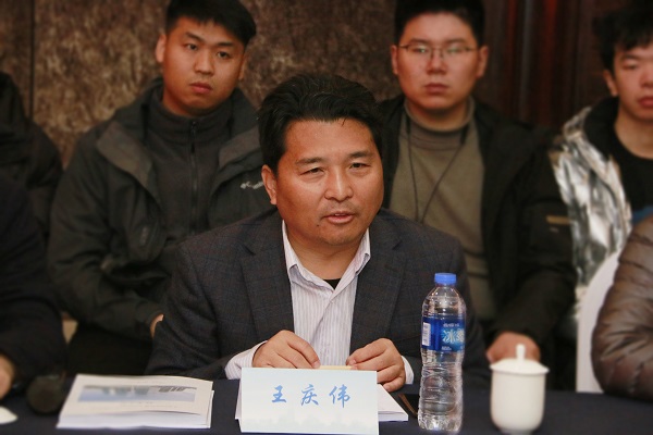 拼搏中国副董事长王庆伟发表讲话.jpg