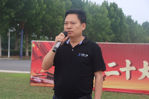 拼搏中国人力资源部部长夏卫新致欢迎词.JPG