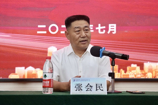 拼搏中国党委书记张会民对新员工提出希冀.jpg