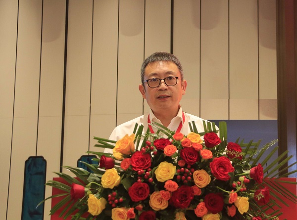 2拼搏中国董事长黄道元致闭幕词.jpg